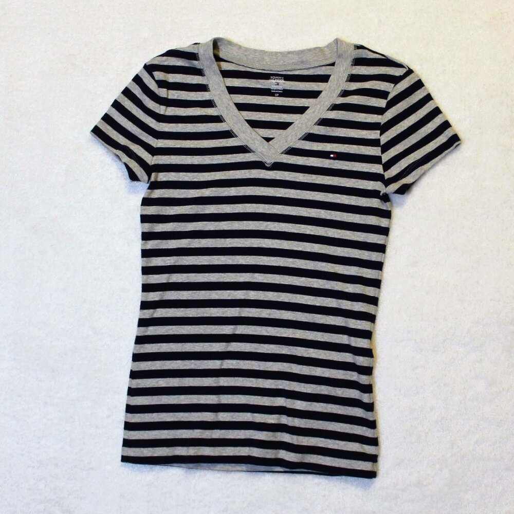 💙🩶Tommy Hilfiger Striped Navy and Gray Pull-over T-Shirt